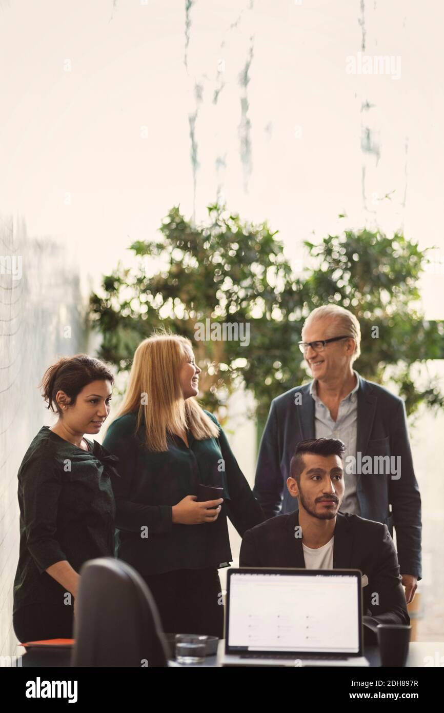 Creative business people working in office Banque D'Images