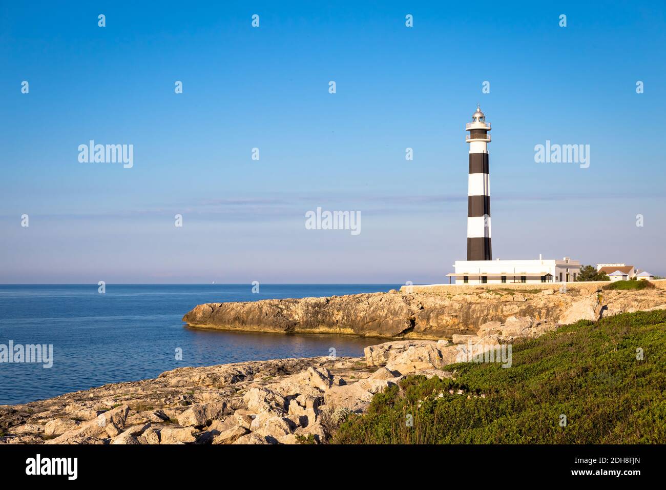 Magnifique phare d'Artrutx au coucher du soleil à Minorque, Espagne Banque D'Images