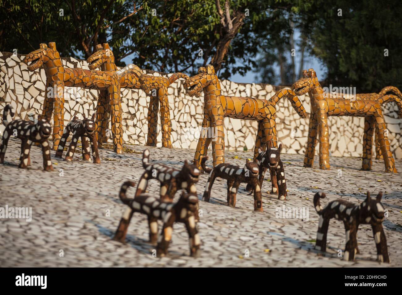 Inde, Haryana et Punjab, Chandigarh, Nek Chandi's Rock Garden, sculptures animales en matériaux recyclés Banque D'Images