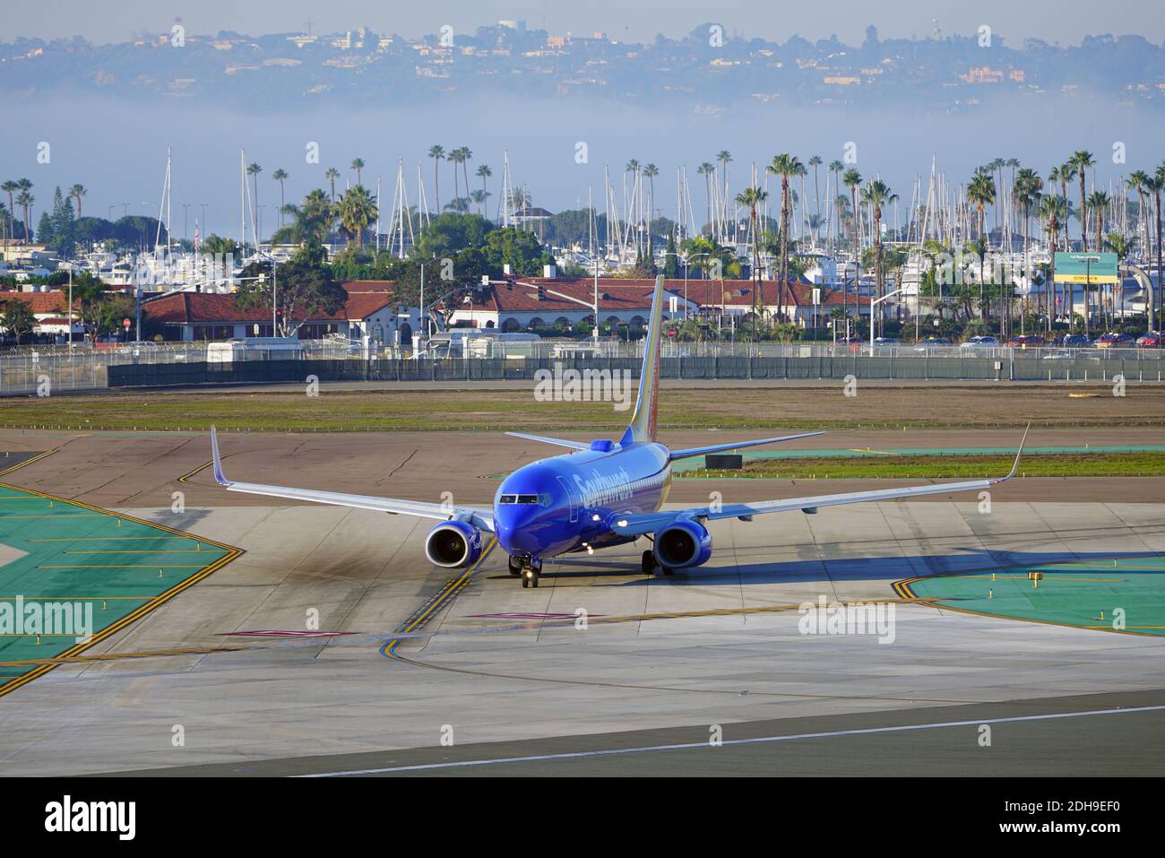 SAN DIEGO, CA -3 JANV. 2020- vue d'un avion Boeing 737-800 de Southwest Airlines (WN) se préparer au décollage de l'aéroport international de San Diego Banque D'Images