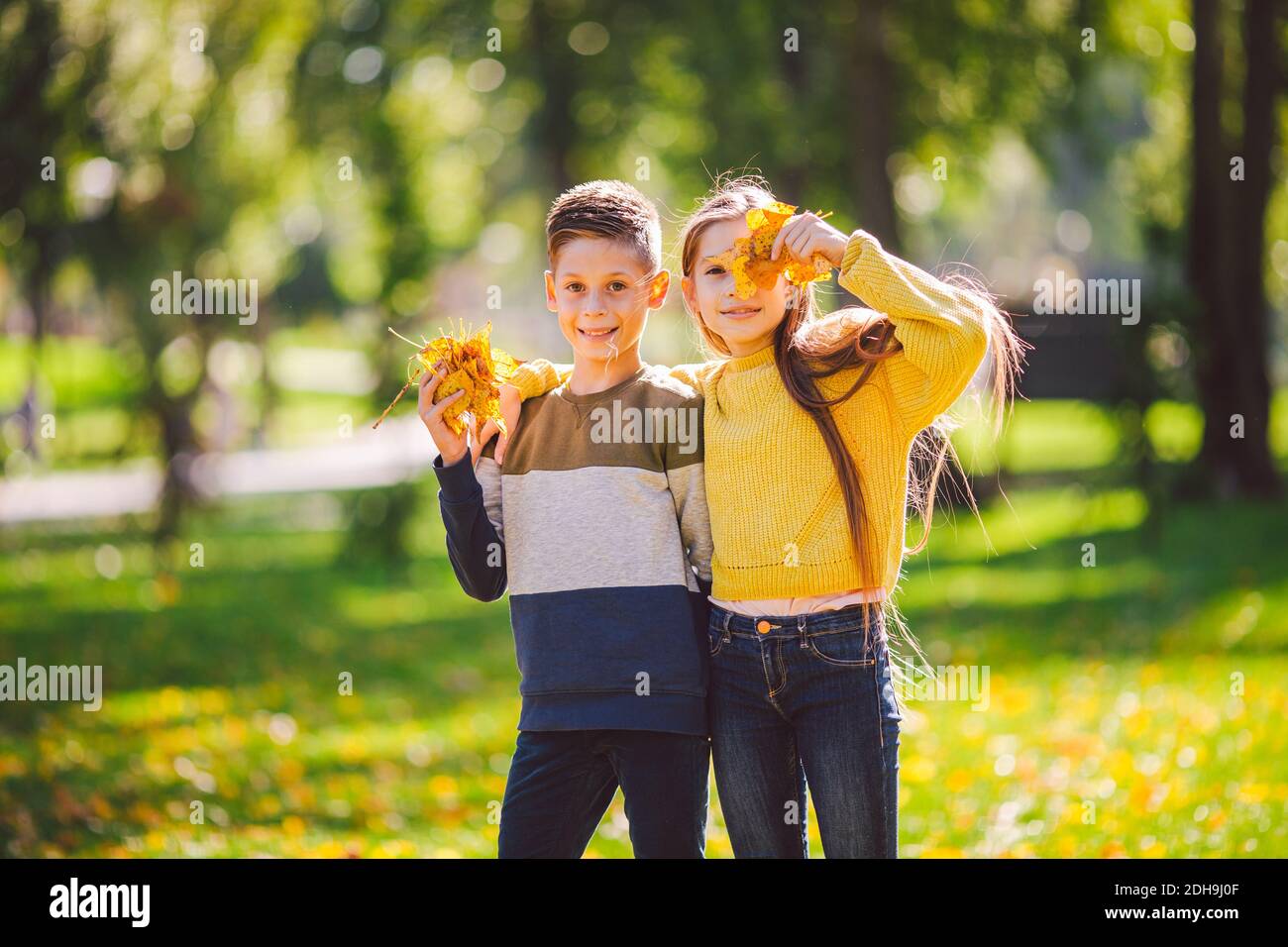 Boy Girl Teenage Twins In Banque D Image Et Photos Alamy