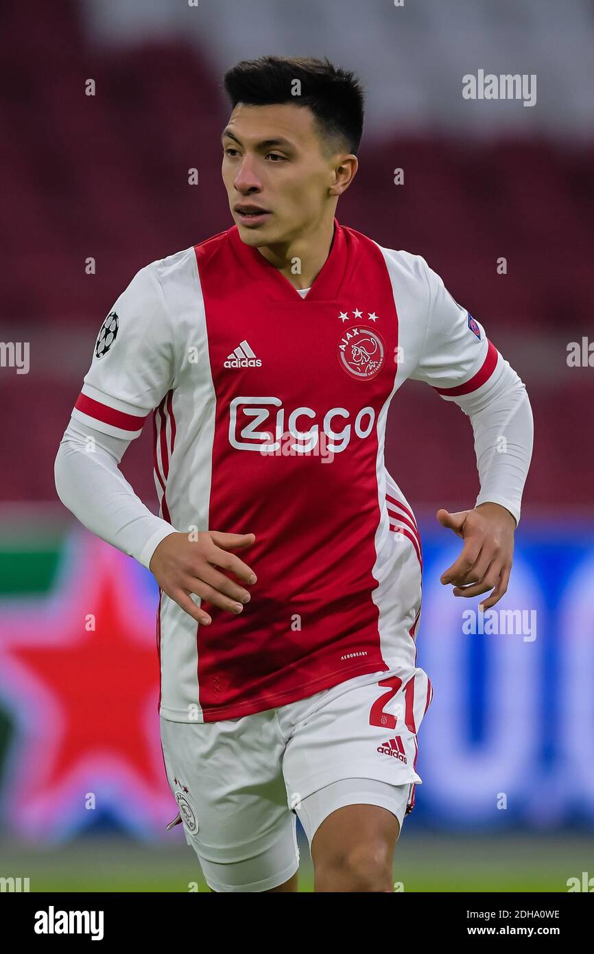 AMSTERDAM, PAYS-BAS - DÉCEMBRE 9 : Lisandro Martinez d'Ajax lors du match de la Ligue des champions de l'UEFA entre Ajax et Atalanta Bergamo à Johan Cruij Banque D'Images