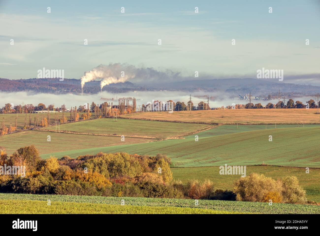 Paysage urbain industriel avec usine de fumeurs Banque D'Images