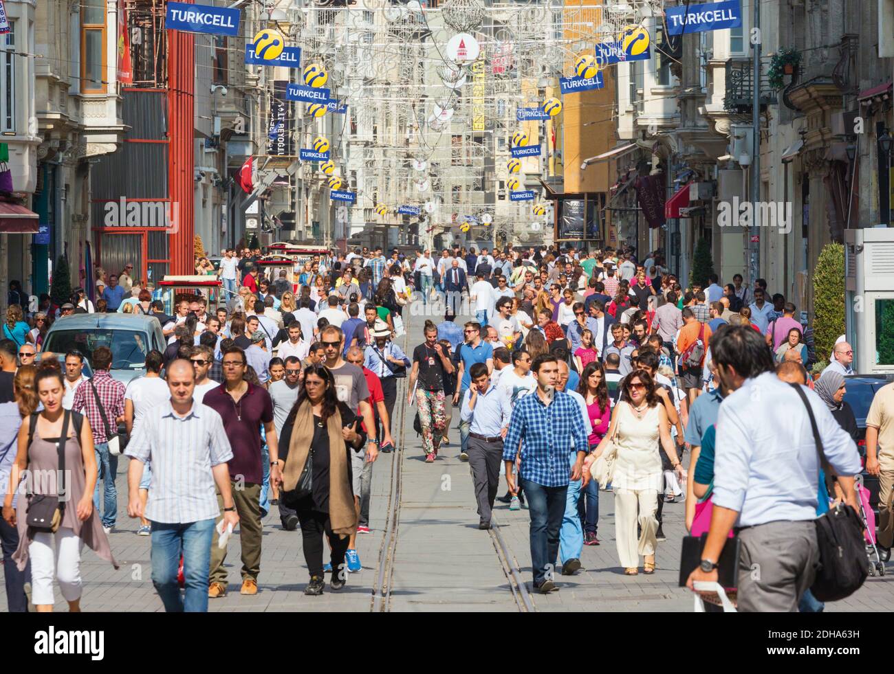 Istanbul, Turquie. Istiklal Caddesi. La rue Istiklal est l'une des principales rues commerçantes d'Istanbul. Banque D'Images