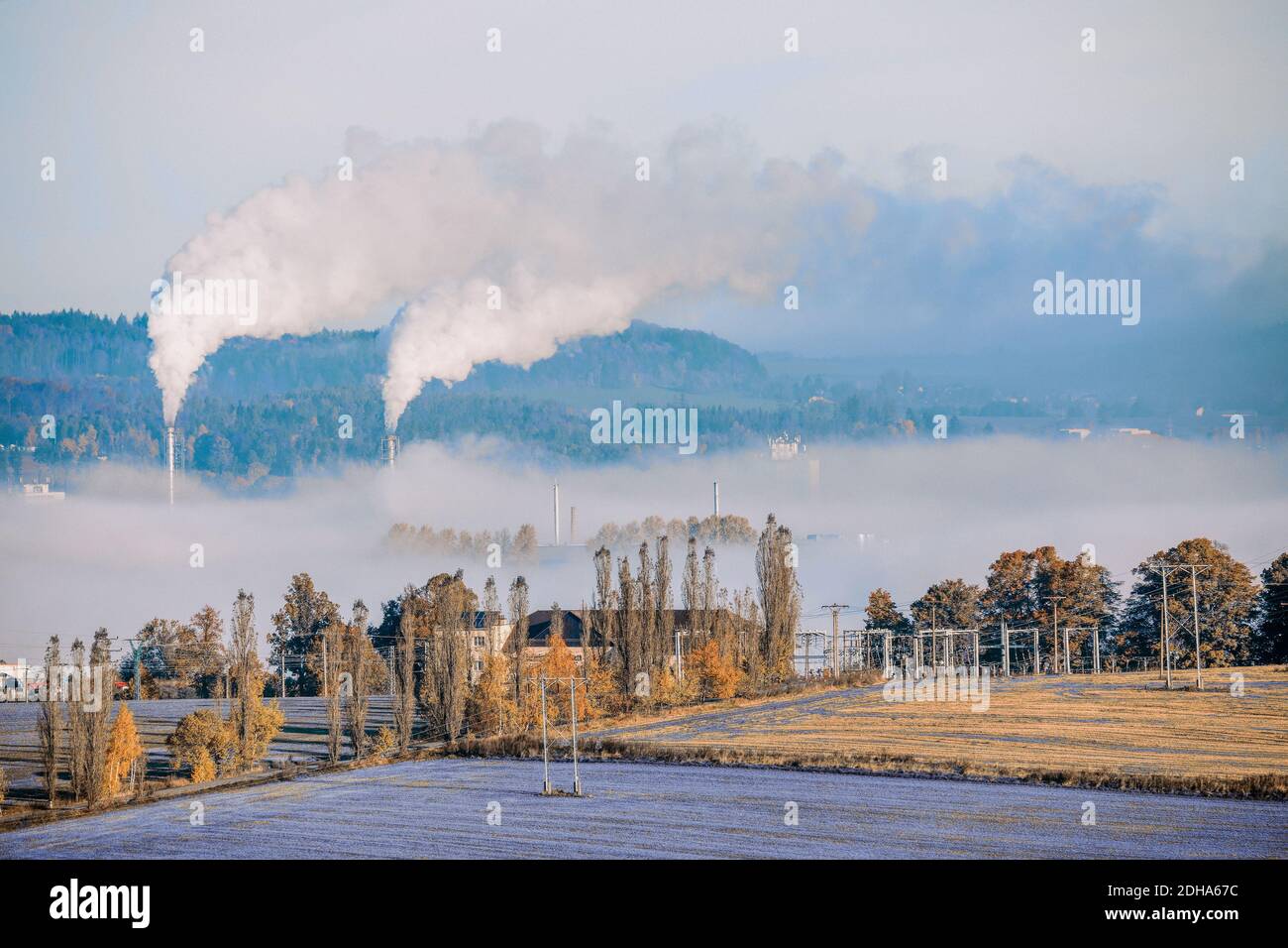 Paysage urbain industriel avec usine de fumeurs Banque D'Images