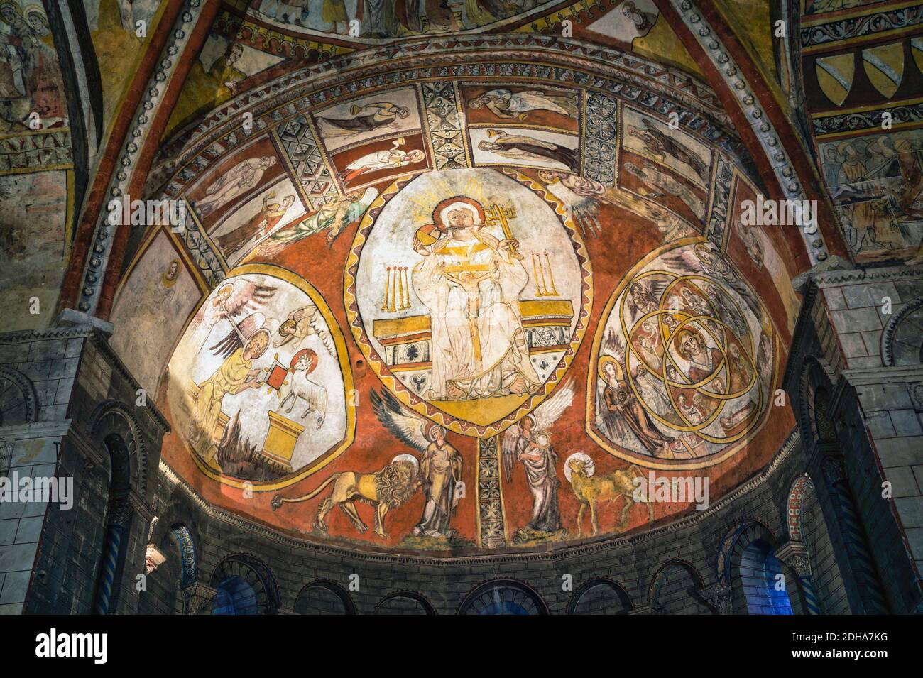 Saint-Macaire, département de Gironde, Aquitaine, France. Peintures murales romanes au plafond de l'église Saint-Sauveur. Banque D'Images