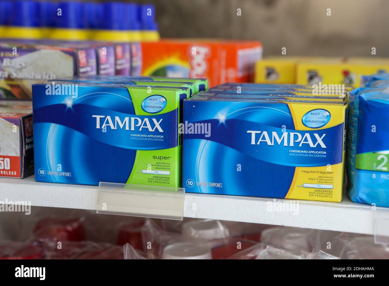 Tampax sur les étagères le jeudi 3 décembre 2020, à Los Angeles, en Californie (Jevone Moore/image of Sport) Banque D'Images