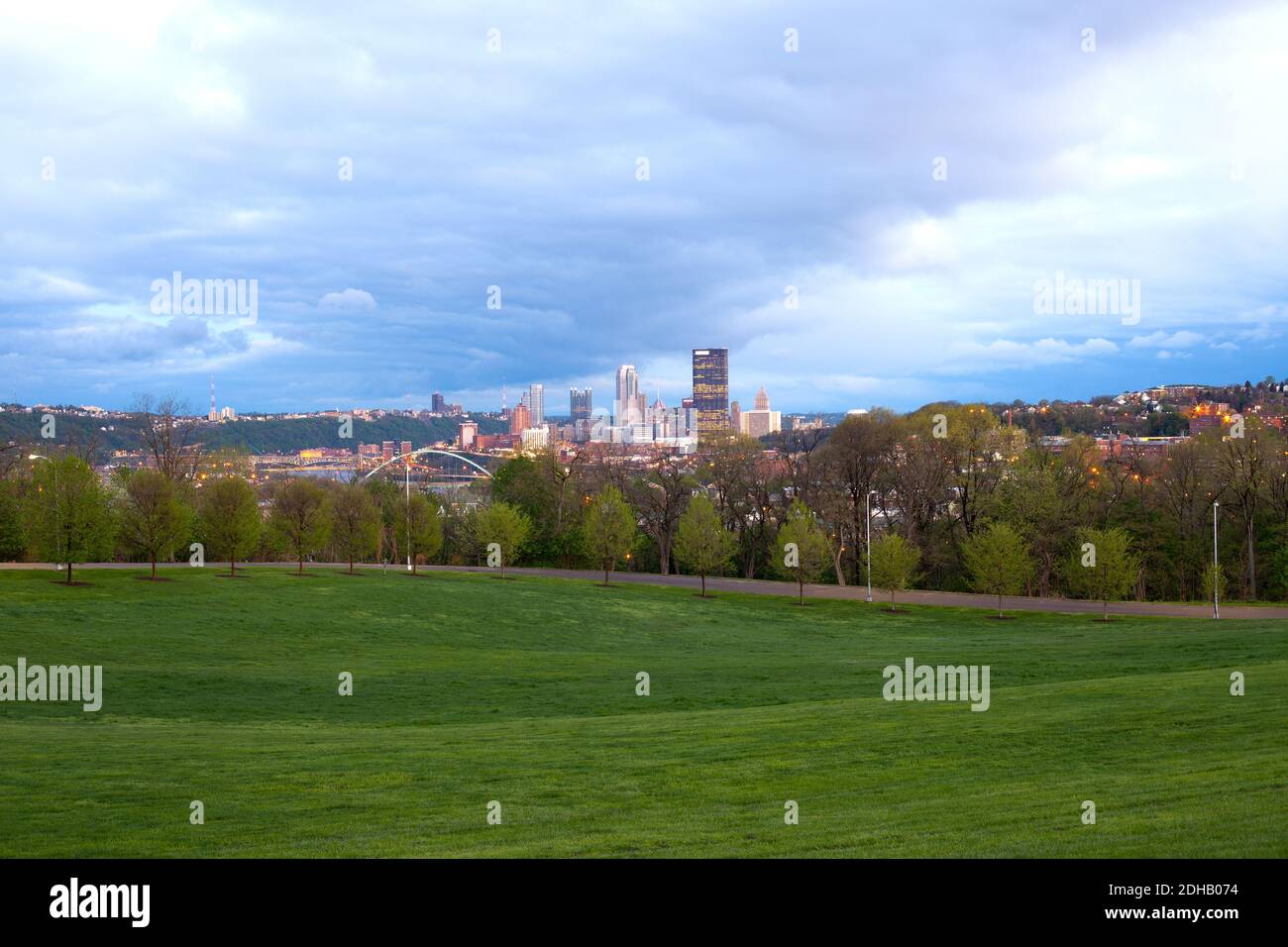 Schenley Park, quartier d'Oakland et horizon du centre-ville, Pittsburgh, Pennsylvanie, États-Unis Banque D'Images