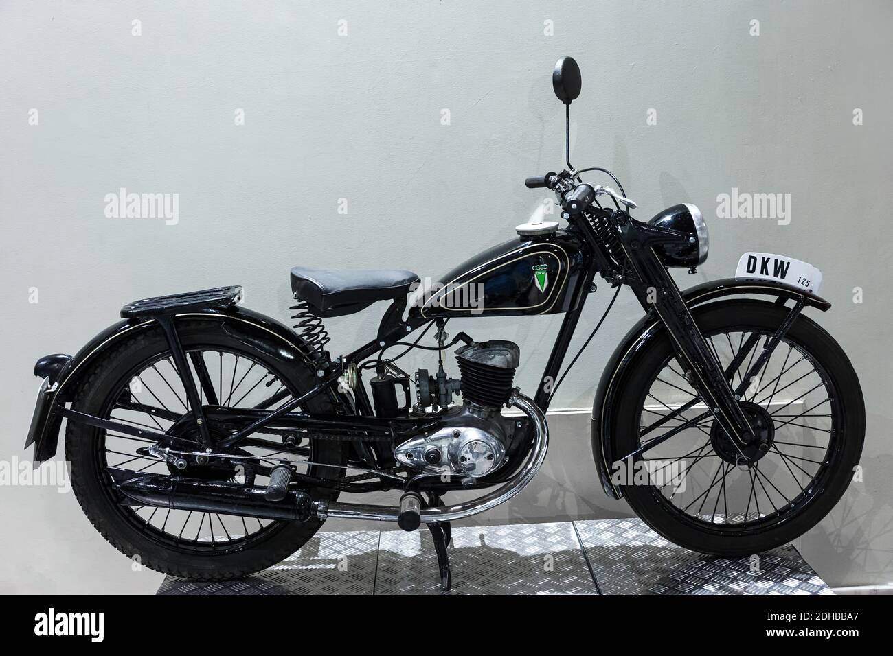 SALAMANQUE, ESPAGNE - 22 décembre 2012 : Salamanque, Espagne - 22 décembre 2012 : DKW. Vieille moto exposée au Musée de l'automobile de Salamanque. Espagne . Banque D'Images