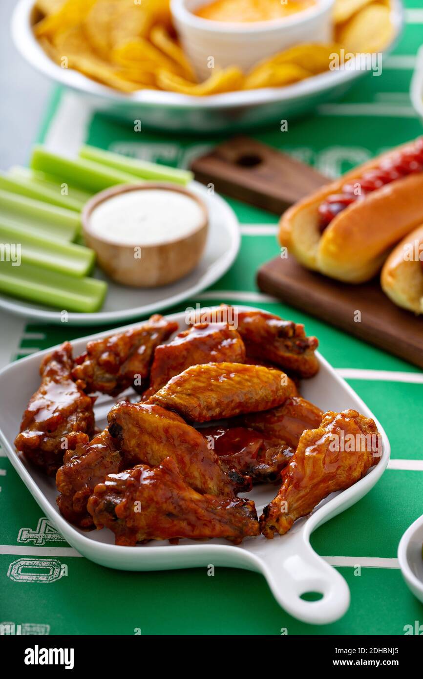 Nourriture de jour de jeu pour Super Bowl, ailes de barbecue Banque D'Images