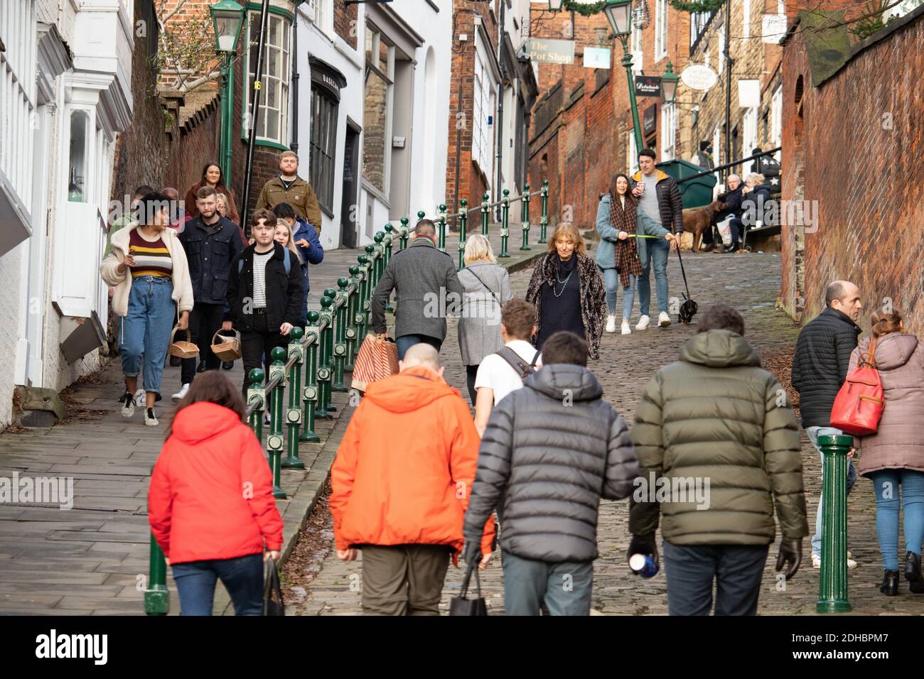 Le premier week-end de décembre, lorsque Lincoln est Dans le troisième niveau des restrictions Covid font leur chemin Et en bas de la colline abrupte dans le secteur en amont de Lincoln Banque D'Images