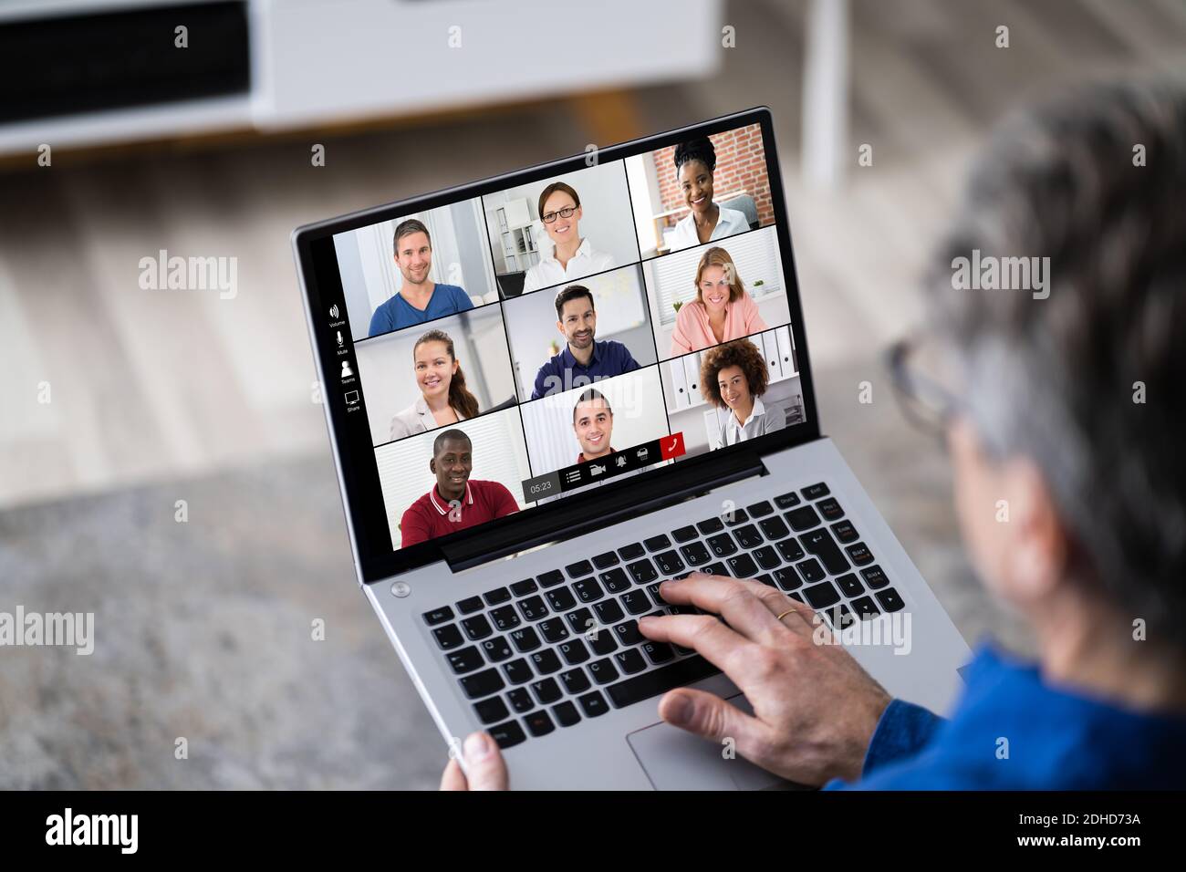 Vidéo-conférence en ligne sur ordinateur portable Banque D'Images