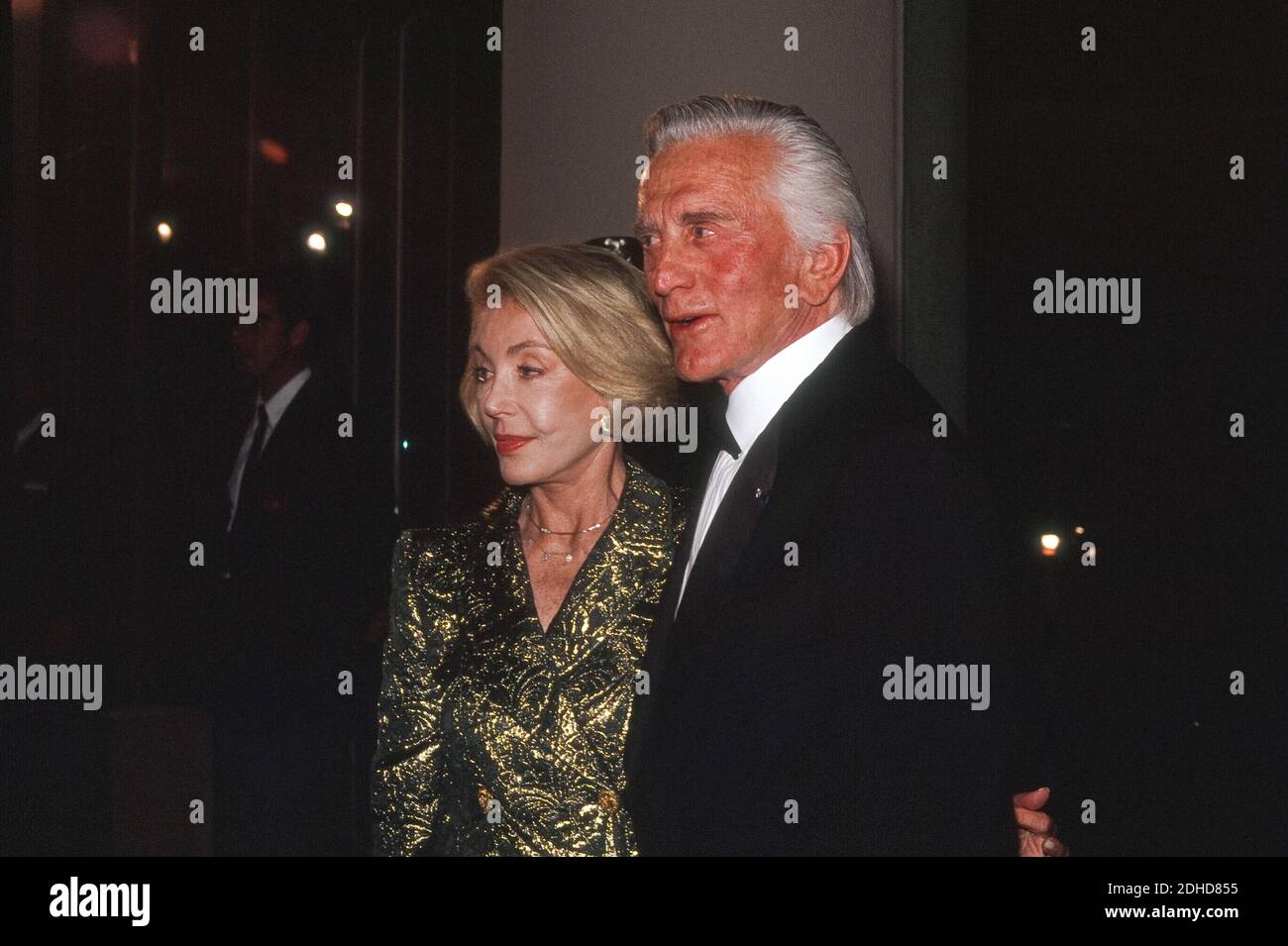 KIRK Douglas et sa femme Anne, vers 1991 / référence du dossier no 34000-1101PLTHA Banque D'Images