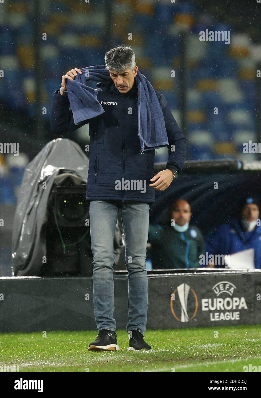 Naples, Italie. 10 décembre 2020. L'entraîneur espagnol de Real Sociedad Imanol Alguacil gestes pendant le match de football de l'UEFA Europa League Group F SSC Napoli vs Real Sociedad de Futbol. Napoli et Real Sociedad Drew 1-1. Crédit : Agence photo indépendante/Alamy Live News Banque D'Images