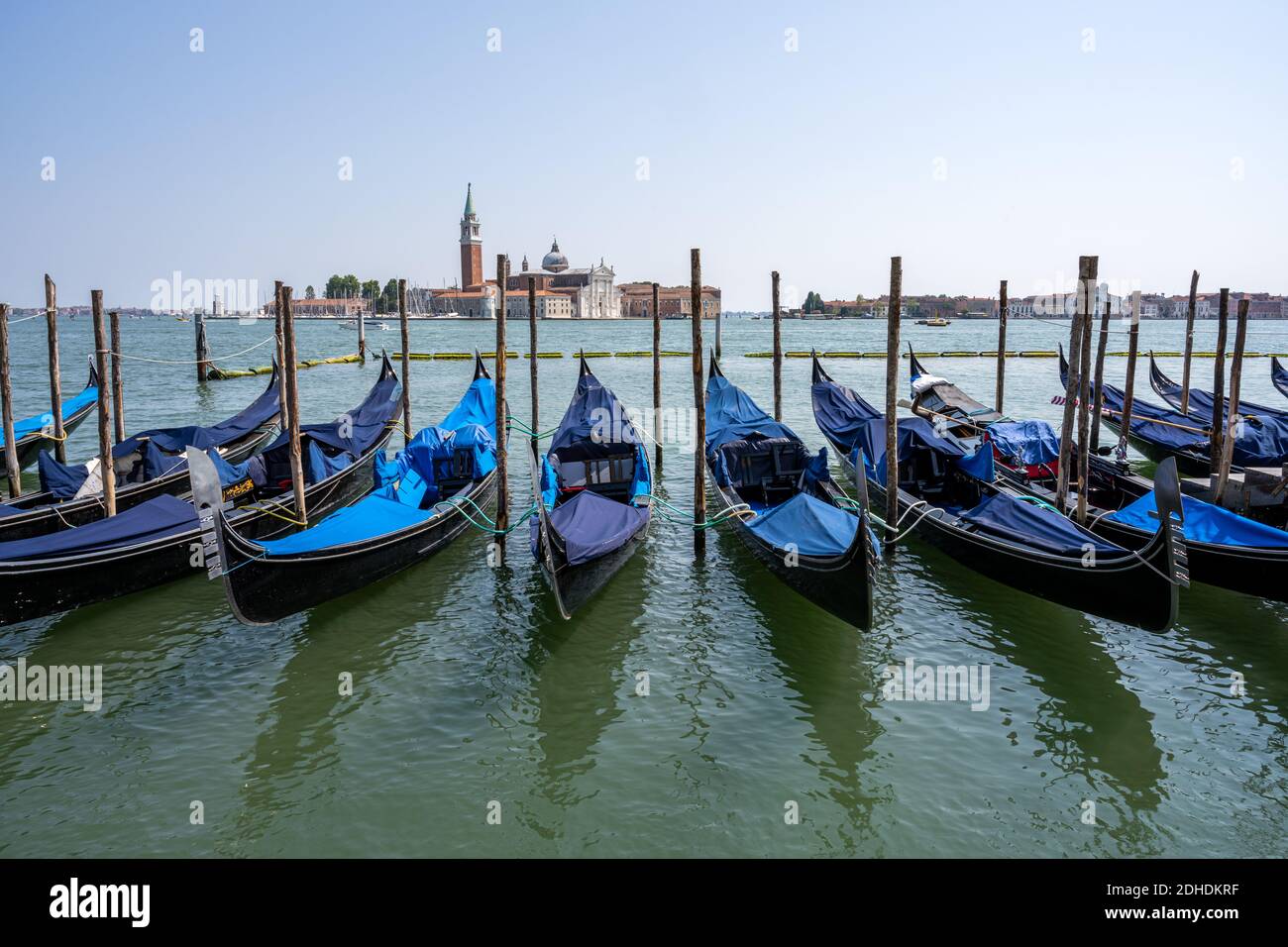 Gondoles à la Piazzetta San Marco à Venise avec San Giorgio Maggiore dans le dos Banque D'Images