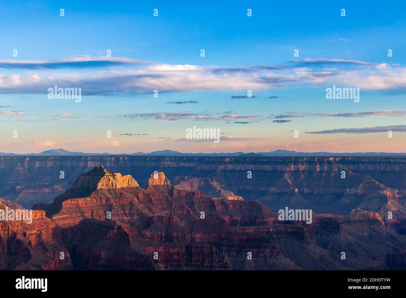 Coucher de soleil dans le Grand Canyon avec de jolis nuages Banque D'Images