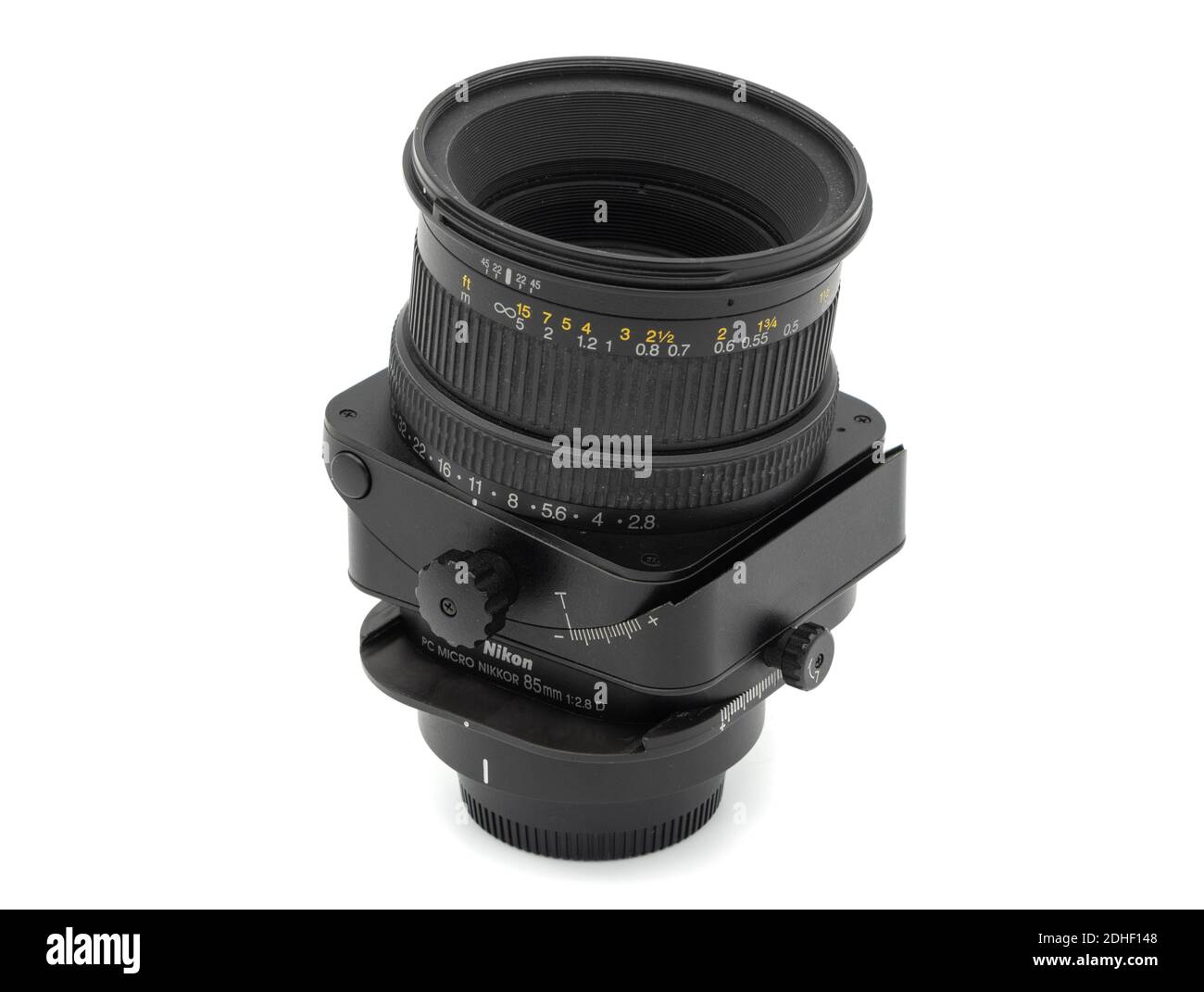 Nikon PC-micro Nikkor 85mm 2.8D objectif inclinable et orientable découper isolé sur fond blanc Banque D'Images