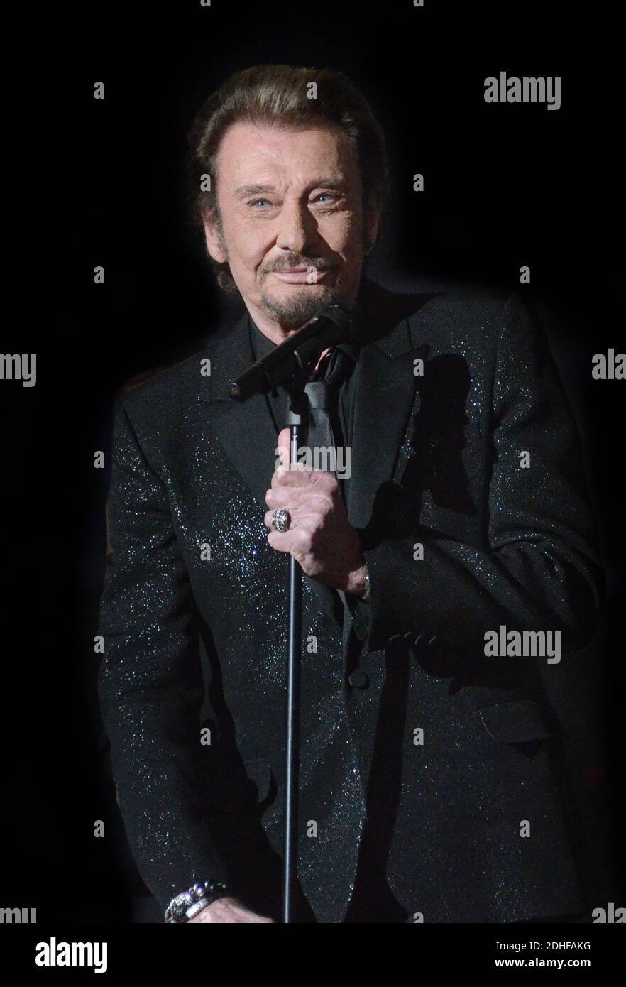 Johnny Hallyday (Jean-Philippe Smet) pendant le show tv, champ de Mars Tour Eiffel (Paris), France le 6 décembre 2014. Photo de Vincent Gramain/ABACAPRESS.COM Banque D'Images