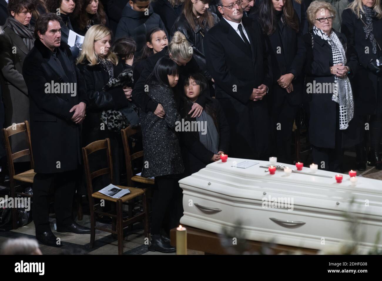Laeticia, Joy et Jade Hallyday à la cérémonie funéraire en hommage au regretté chanteur français Johnny Hallyday à l'église de la Madeleine à Paris, FRANCE -09/1/2017 photo de Jacques Witt/pool/ABACAPRESS.COM Banque D'Images
