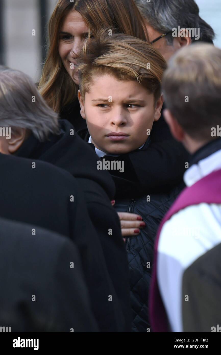 david hallyday et le fils d alexandra pastor cameron smet lors de la ceremonie funeraire organisee a la memoire de johnny hallyday a paris le convoi funeraire a commence de l arc de triomphe