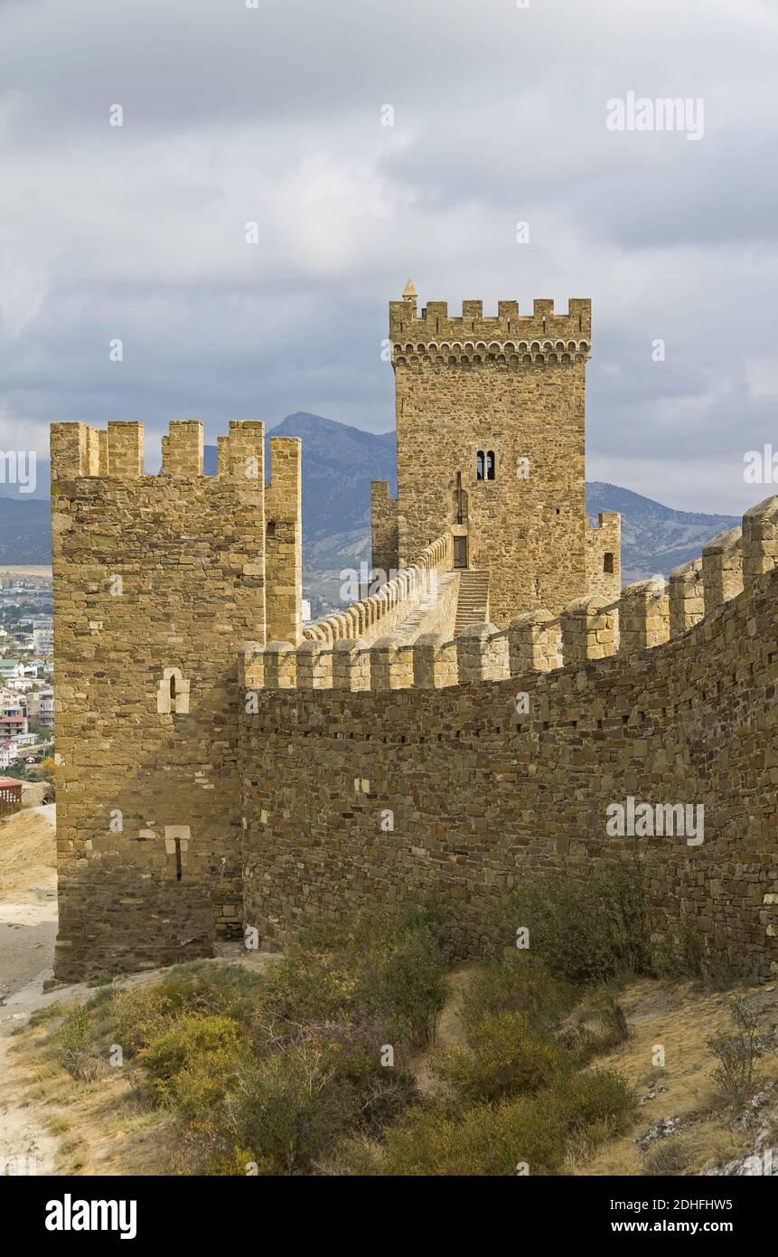 Château consulaire dans la forteresse génoise de Sudak, Crimée. Banque D'Images