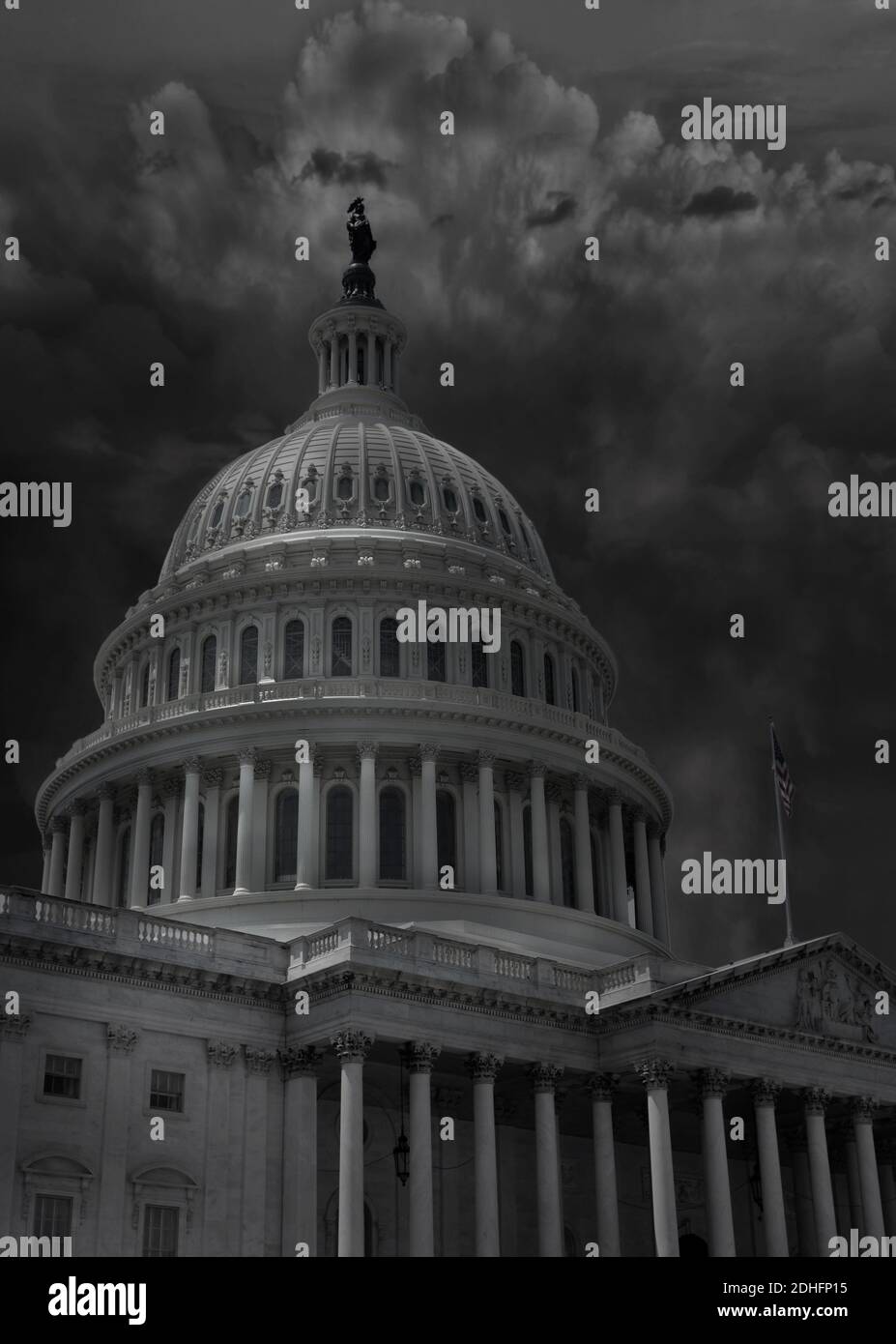 Le bâtiment du Capitole à Washington DC avec des nuages de tempête sombres Banque D'Images