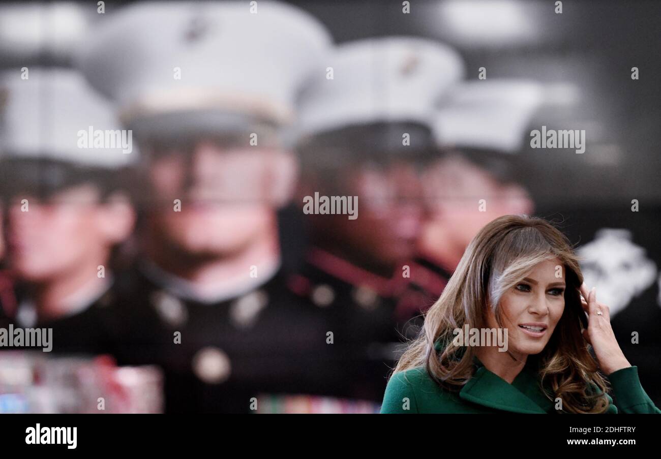 La première dame des États-Unis Melania Trump participe à la campagne Toys for Tots du corps des Marines le 13 décembre 2017 à la base conjointe Anacostia-Bolling à Washington, DC, États-Unis. Photo par Olivier Douliery/ABACAPRESS.COM Banque D'Images