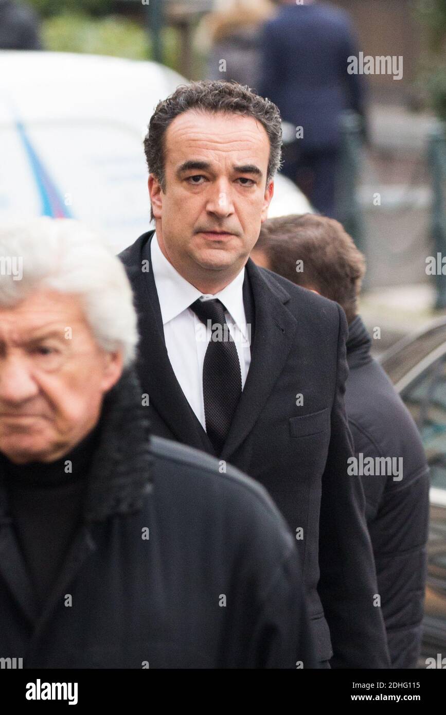 Olivier Sarkozy assister aux funérailles d'Andrée Sarkozy aka Dadue, mère de l'ancien président français Nicolas Sarkozy, à l'église Saint-Jean-Baptiste de Neuilly-sur-Seine, France, le 18 décembre 2017. Photo par ABACAPRESS.COM Banque D'Images