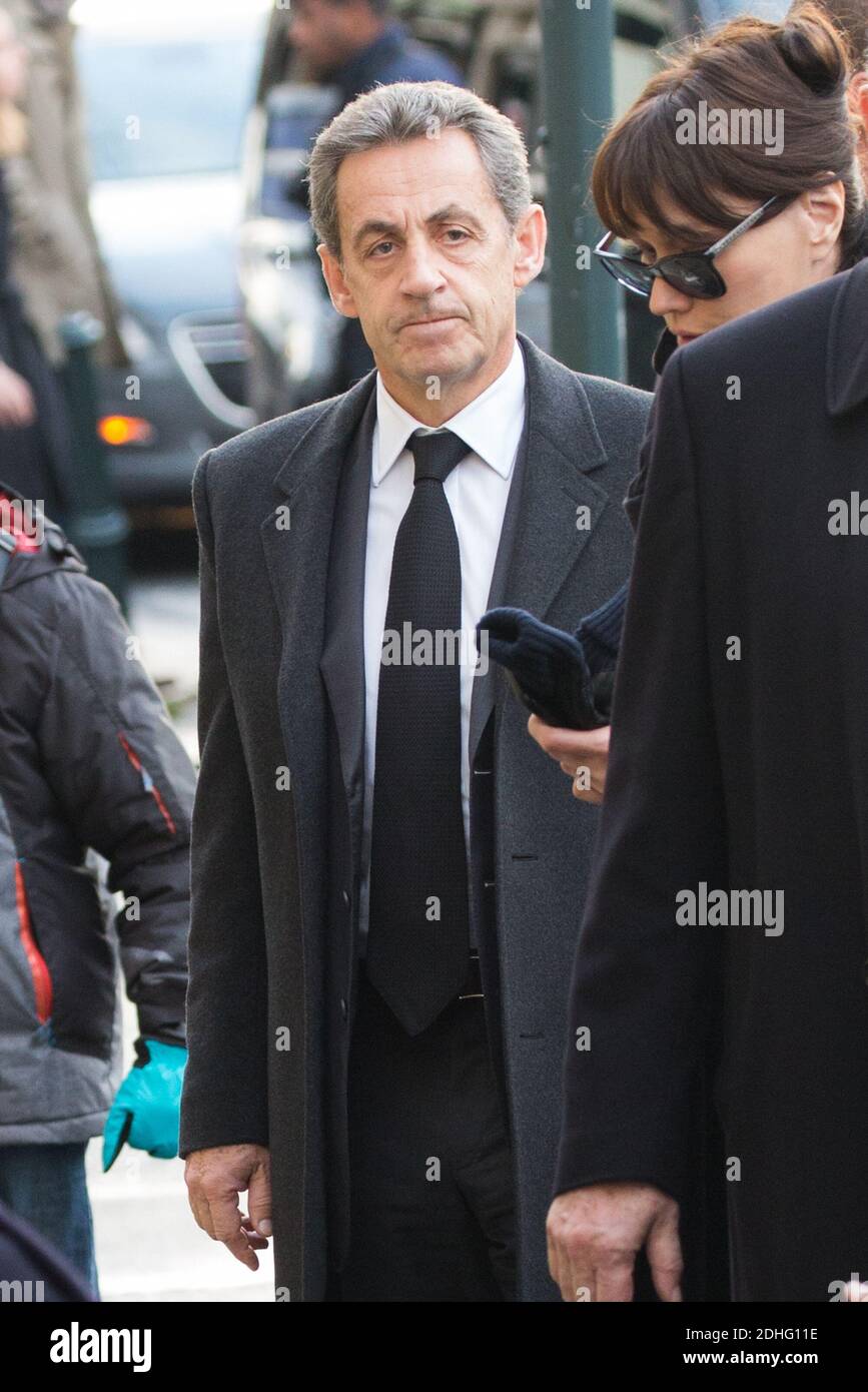 Nicolas Sarkozy et son épouse Carla Bruni-Sarkozy assistent aux funérailles d'Andrée Sarkozy aka Dadue, mère de l'ancien président français Nicolas Sarkozy, à l'église Saint-Jean-Baptiste de Neuilly-sur-Seine, France, le 18 décembre 2017. Photo par ABACAPRESS.COM Banque D'Images