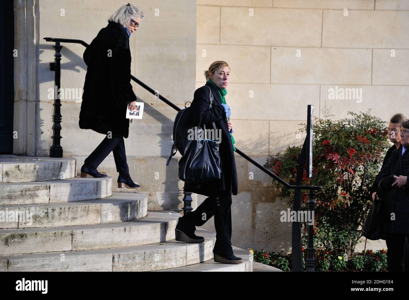 Valeria Bruni Tedeschi lors des funérailles d'Andrée Sarkozy aka Dadue, mère de l'ancien président français Nicolas Sarkozy, à l'église Saint-Jean-Baptiste de Neuilly-sur-Seine, le 18 décembre 2017. Photo par ABACAPRESS.COM Banque D'Images