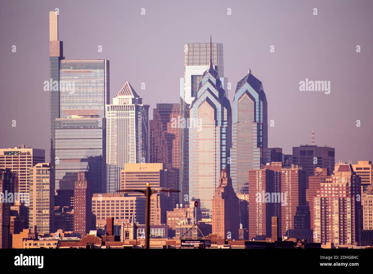 vue sur les plus hauts bâtiments de la ville au coucher du soleil Banque D'Images