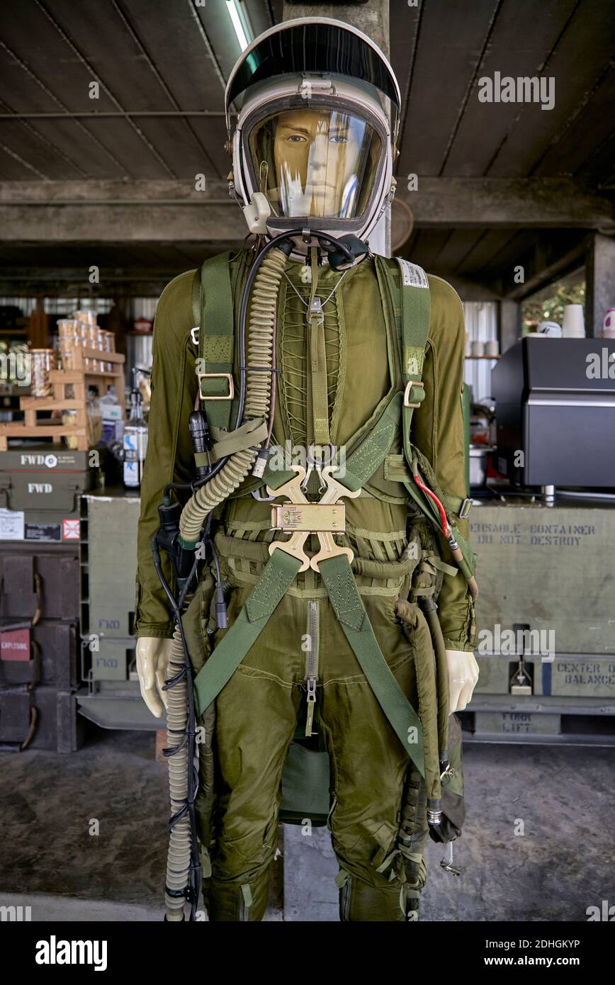 Vêtements de combinaison de combat de pilote de chasse et appareils respiratoires à l'oxygène Exposé lors d'une exposition WW2 Banque D'Images
