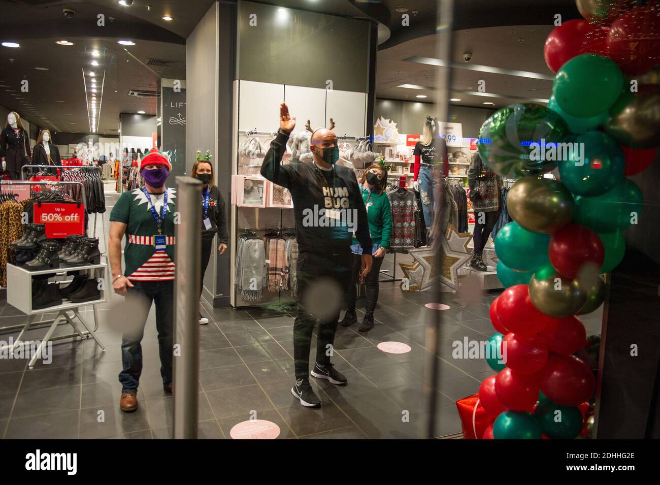 Glasgow, Écosse, Royaume-Uni. 11 décembre 2020. Photo : nouveau magasin sur Buchanan Street. Les rues du centre-ville de Glasgow ont un peu d'affaires qu'hier, mais encore très vides vu que Glasgow a terminé la phase 4 et est entré dans la phase 3 confinement aujourd'hui de la pandémie du coronavirus (COVID19). Crédit : Colin Fisher/Alay Live News Banque D'Images