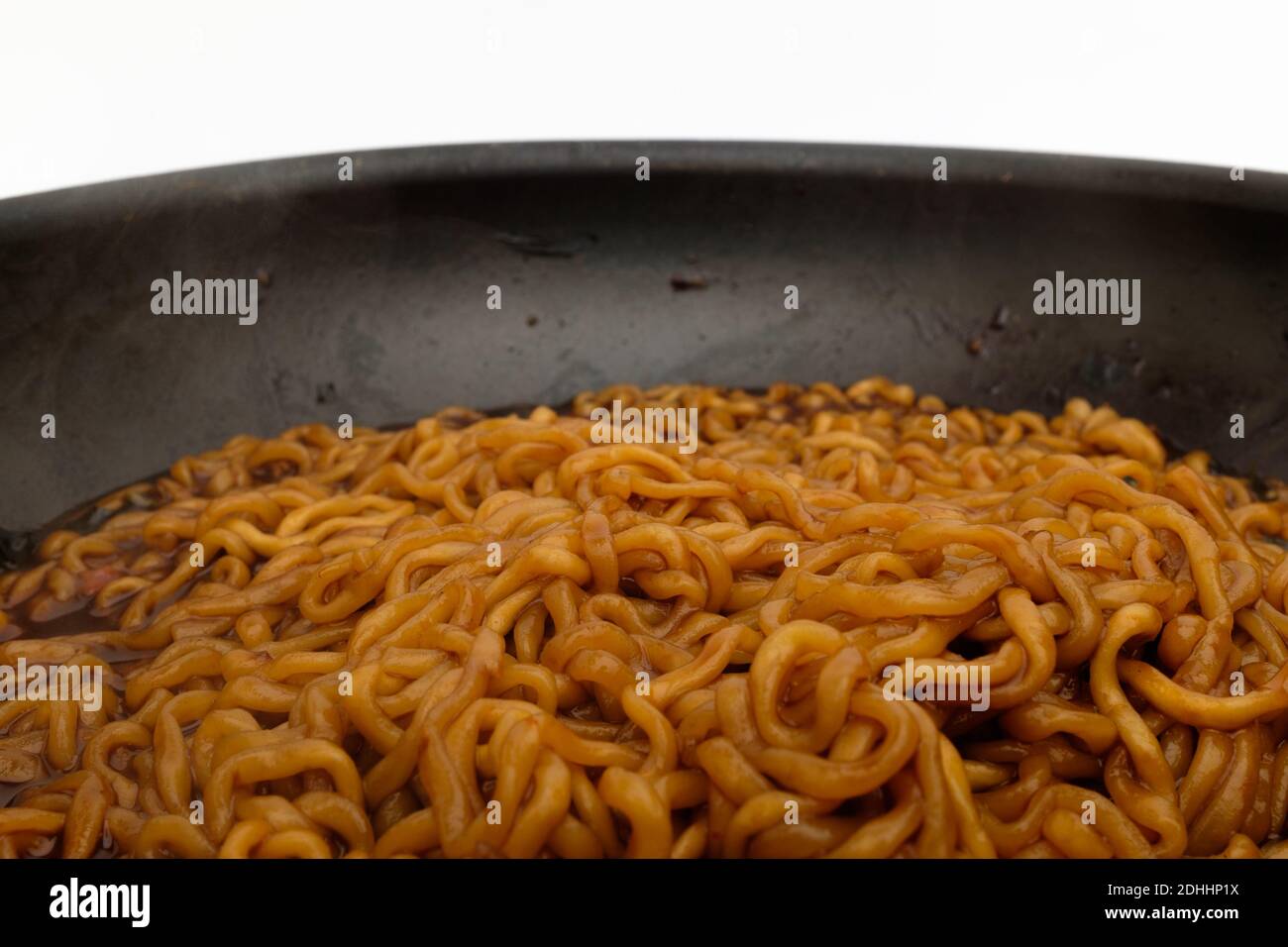 Jjajang ramen sur fond blanc Banque D'Images