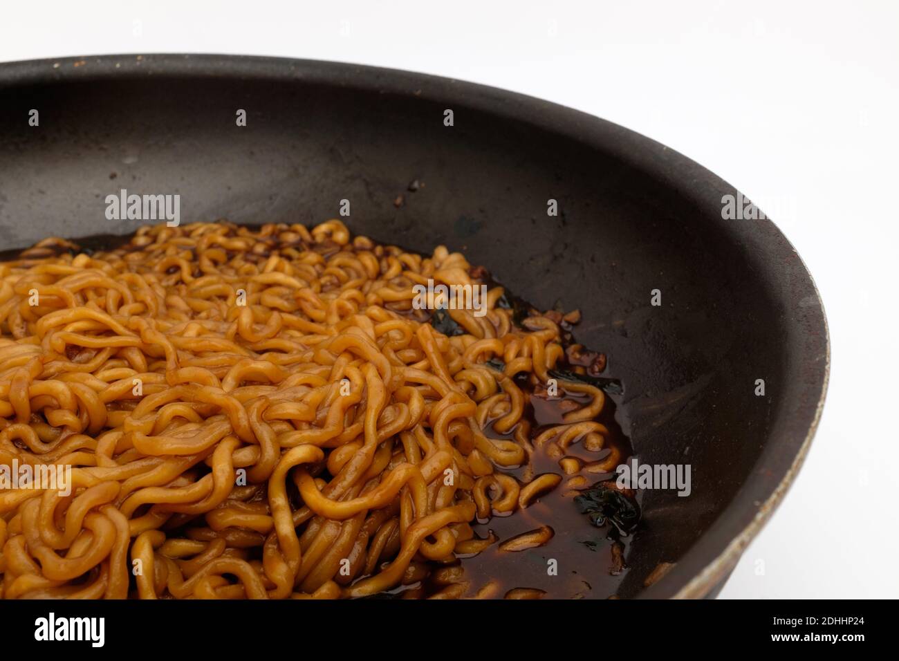 Jjajang ramen sur fond blanc Banque D'Images