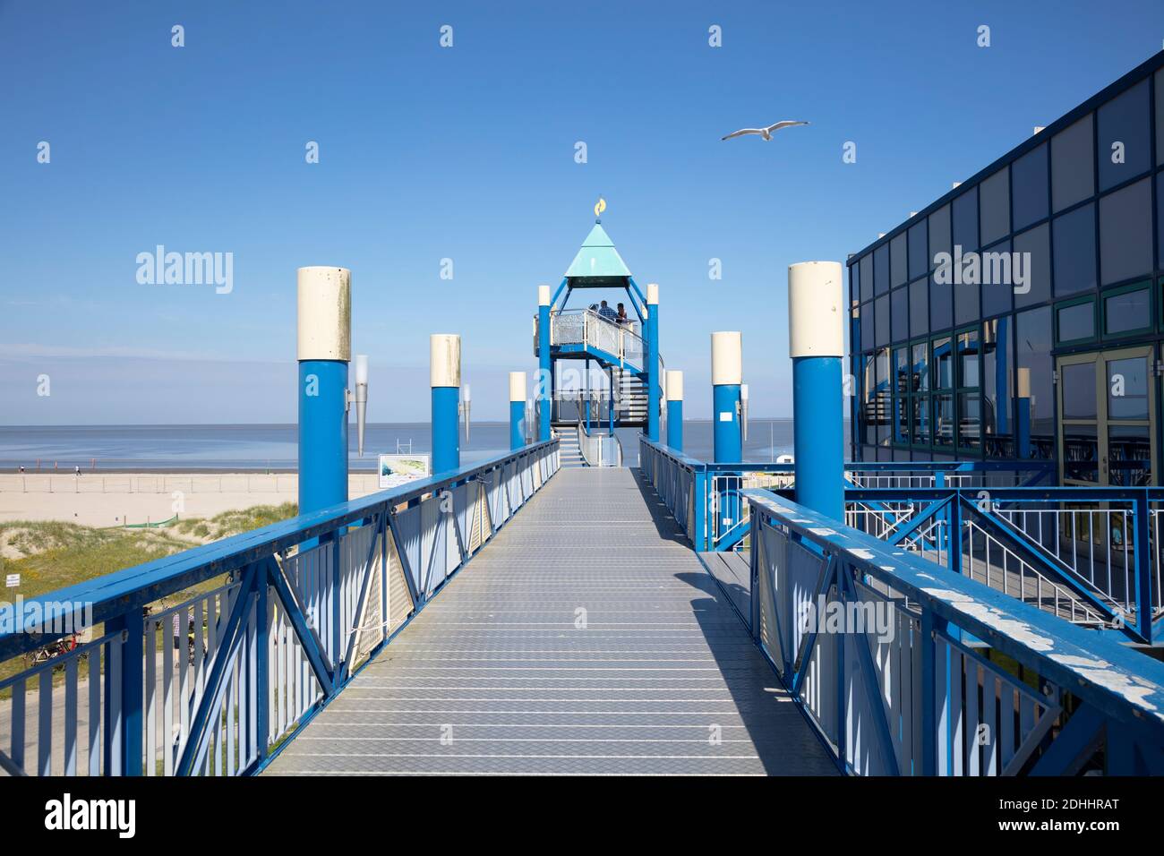 Pont et tour de vue, Norddeich, Frise orientale, Basse-Saxe, Allemagne, Europe Banque D'Images