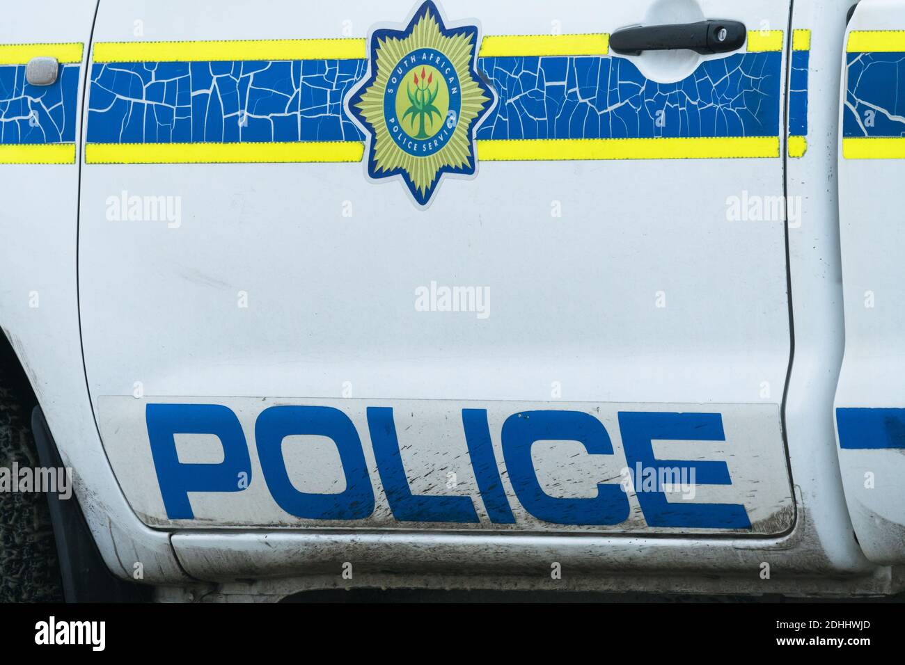 SAPS South African police Services signe et logo sur un sécurité et sûreté du concept de porte de voiture de patrouille Banque D'Images