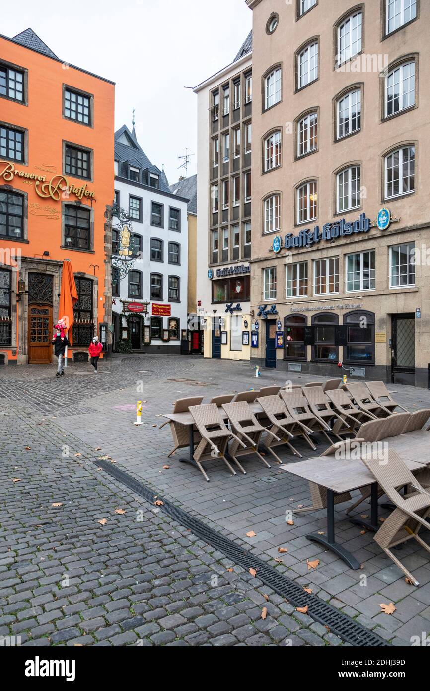 Restauration fermée à Heumarkt à Cologne, peu de passants pendant le confinement dû à la pandémie du coronavirus Banque D'Images