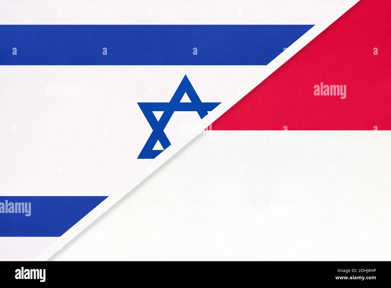 Israël et Monaco, drapeaux nationaux du textile. Relation, partenariat et rapprochement entre deux pays. Banque D'Images
