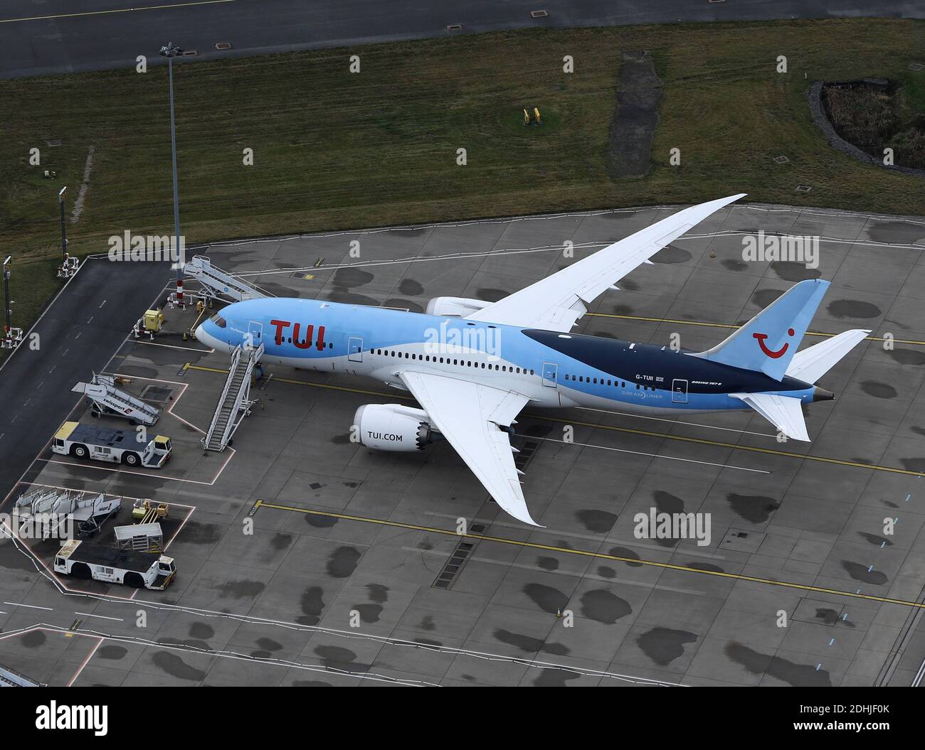 Certains avions ont été exploités, en particulier des avions de fret, tandis que d'autres ont été garés à l'aéroport de Birmingham pendant la pandémie de 2020 Banque D'Images