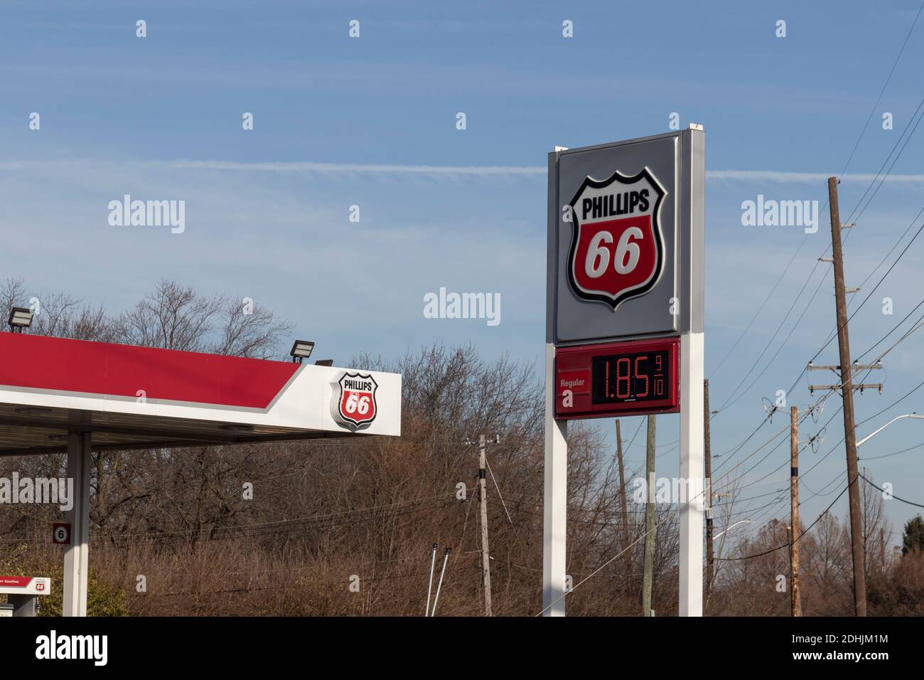 Indianapolis - Circa décembre 2020: Phillips 66 Company point de vente. Phillips 66 est une société américaine d'énergie et un raffineur de pétrole indépendant. Banque D'Images