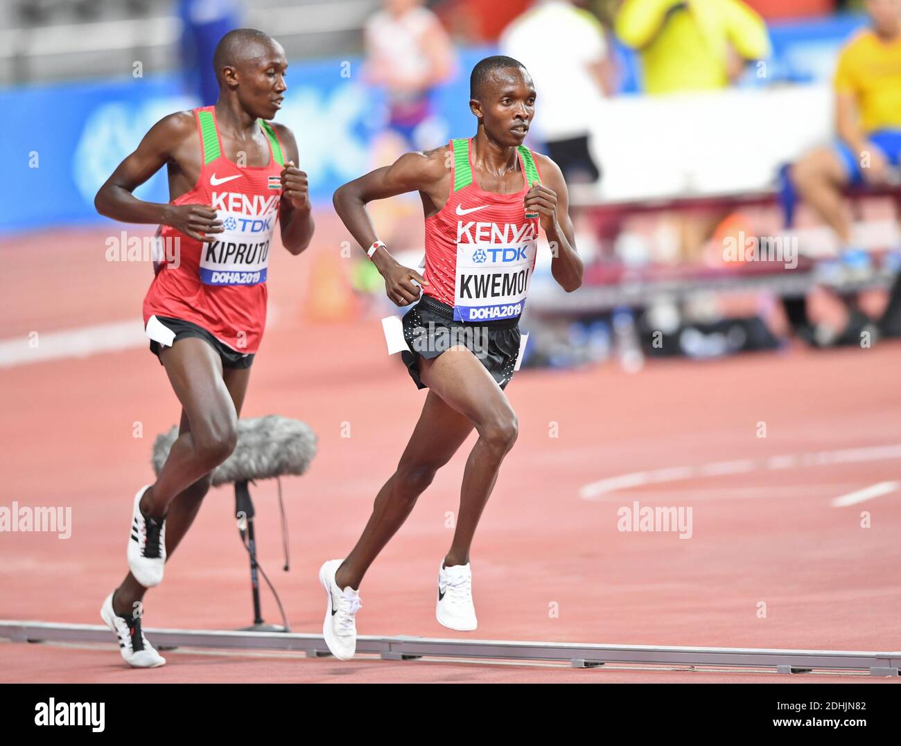 Rodgers Kwemoi (Kenya), Rhonex Kipruto (Kenya, Médaille de bronze). Finale hommes 10000 mètres. Championnats du monde d'athlétisme de l'IAAF, Doha 2019 Banque D'Images