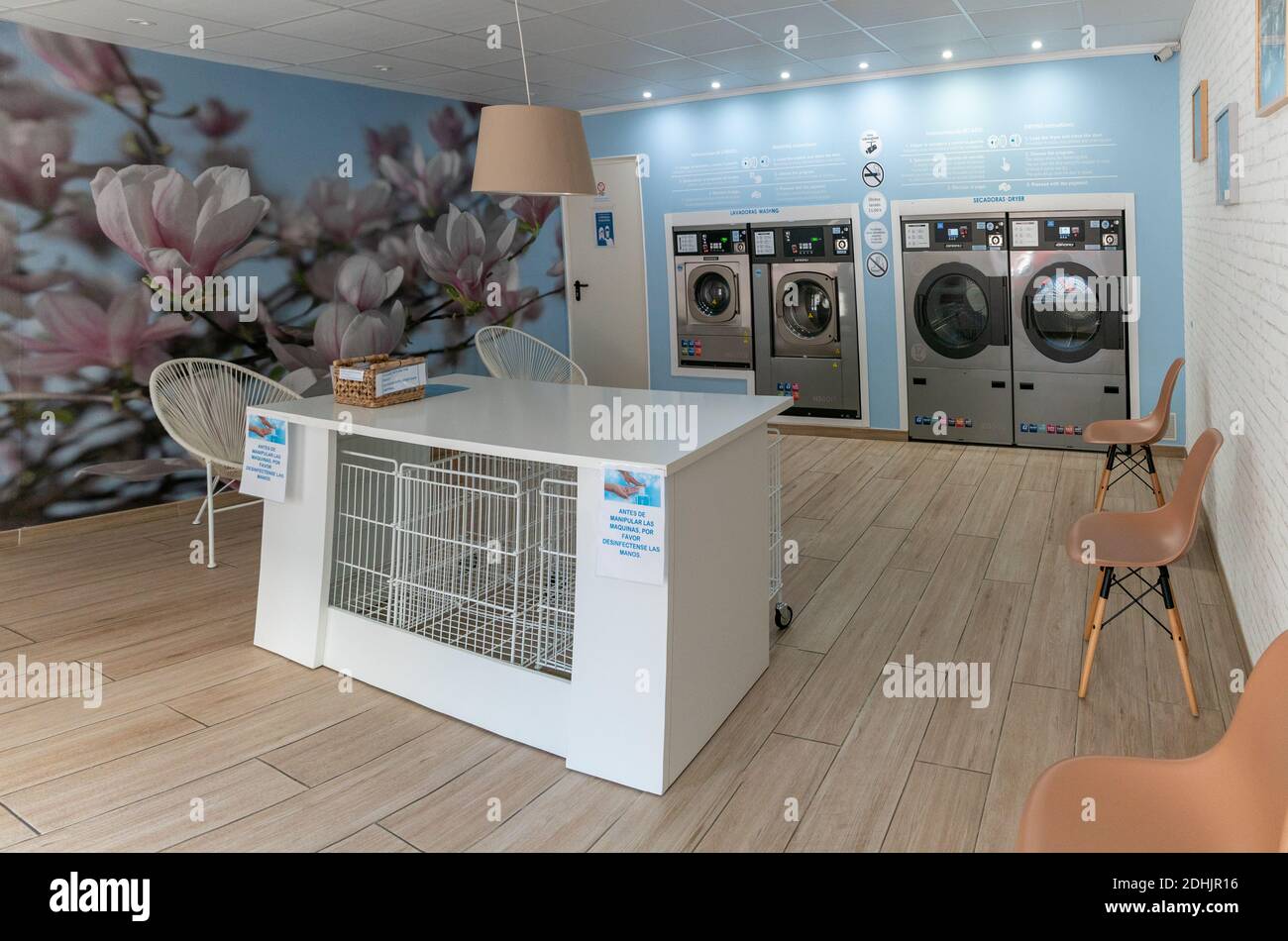 Laundry detergent shop Banque de photographies et d'images à haute  résolution - Page 2 - Alamy