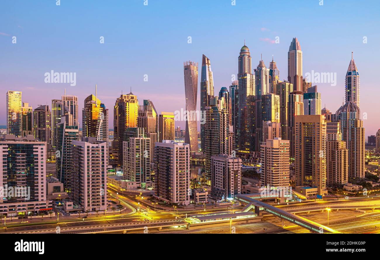 Vue sur le centre-ville de Dubaï au lever du soleil, Émirats arabes Unis Banque D'Images