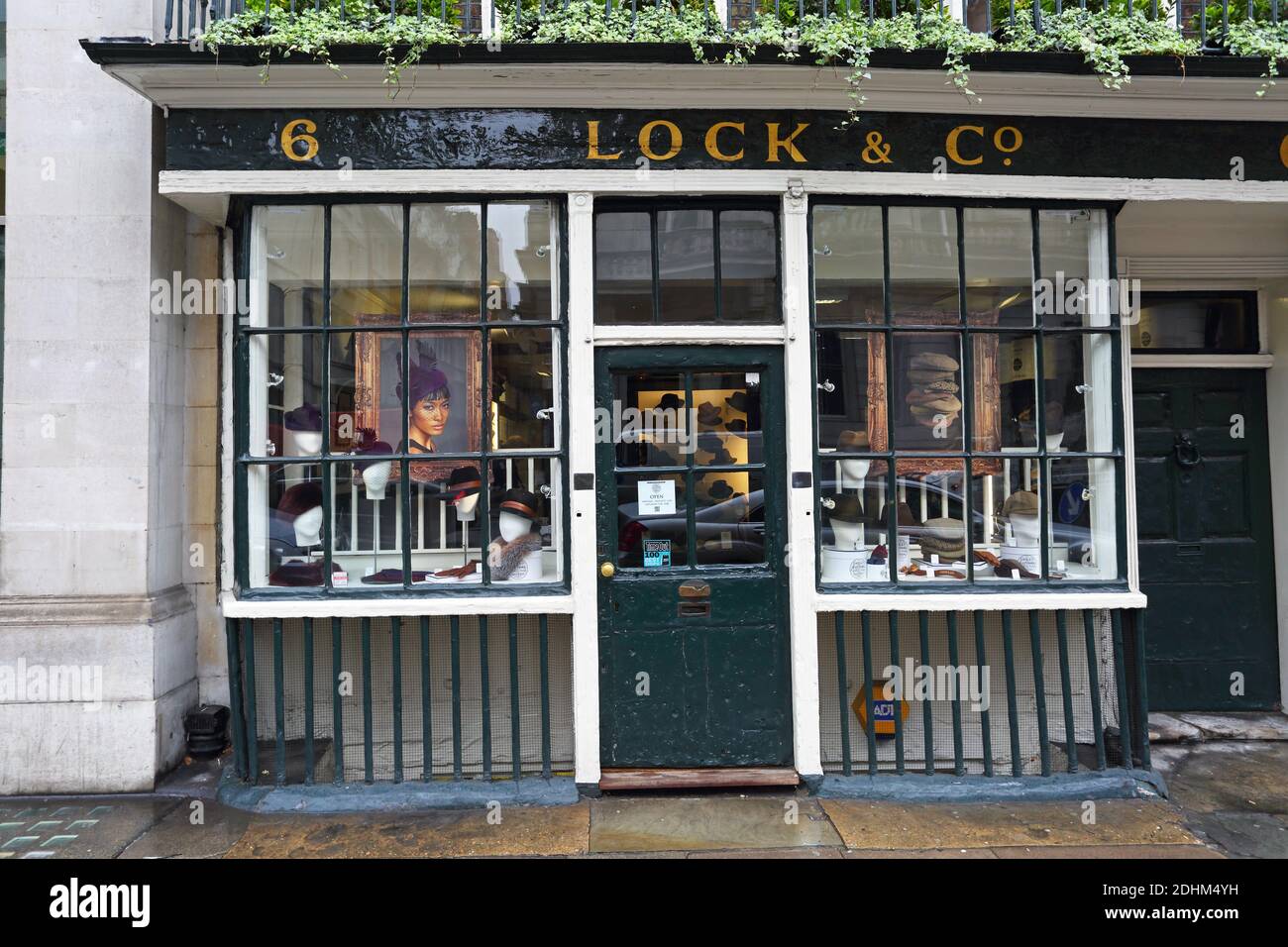 Lock & Co Hatters le plus ancien fabricant de chapeaux au monde à St James, Londres, Royaume-Uni. Banque D'Images