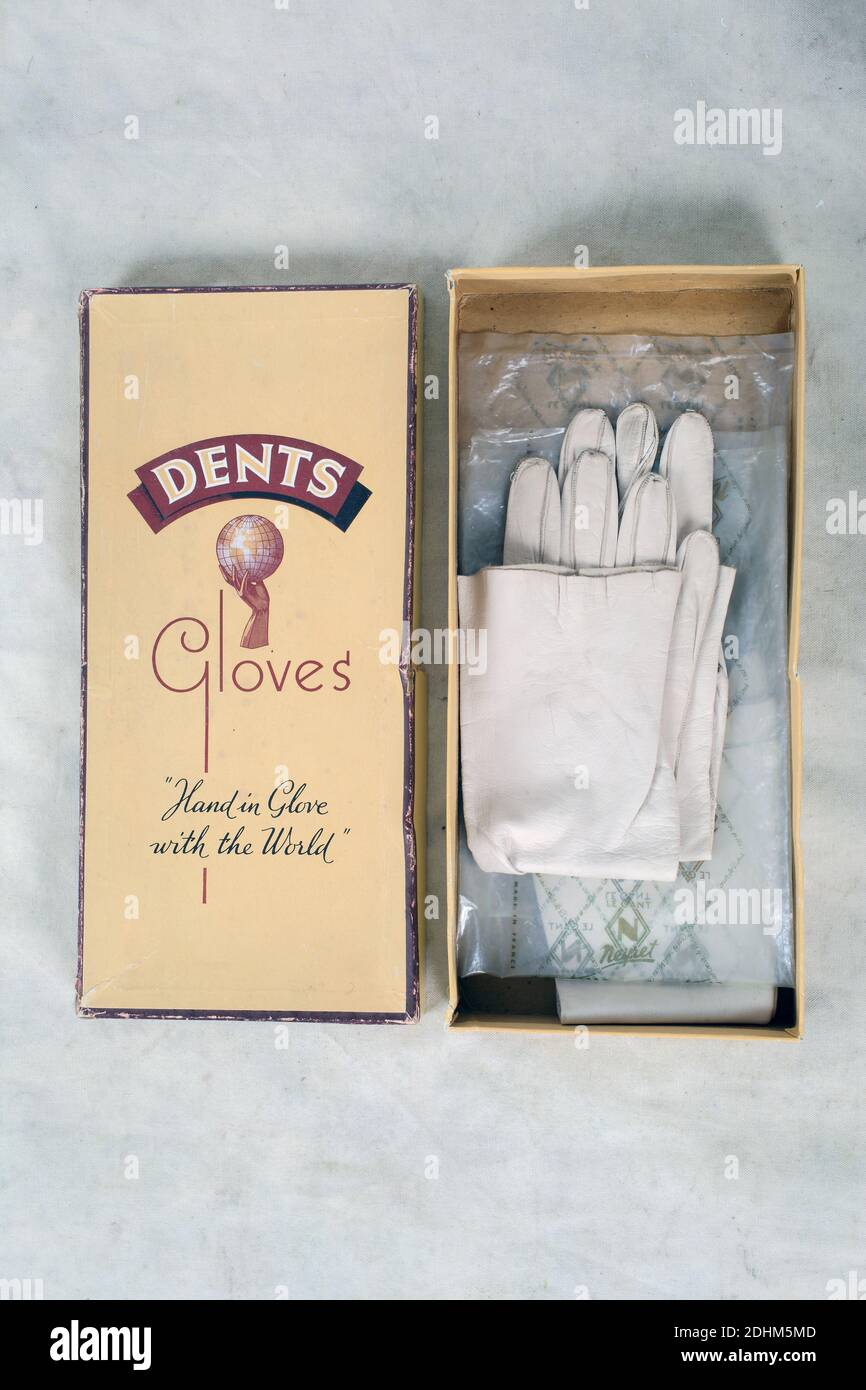 Royaume-Uni ,Worcester ,Warminster,dents fabricant de gants et d'accessoires /un exemple de dents emballage cadeau vers 1920-1930 . Banque D'Images