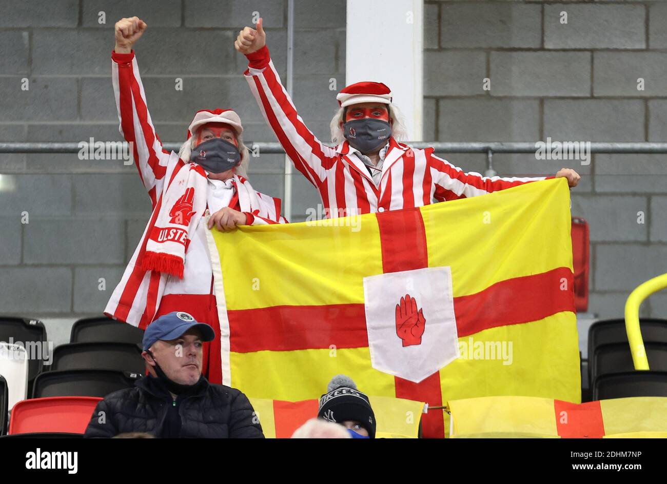 Ulster fans dans les stands lors du match de la coupe des champions européens du groupe B au Kingspan Stadium, Belfast. Banque D'Images