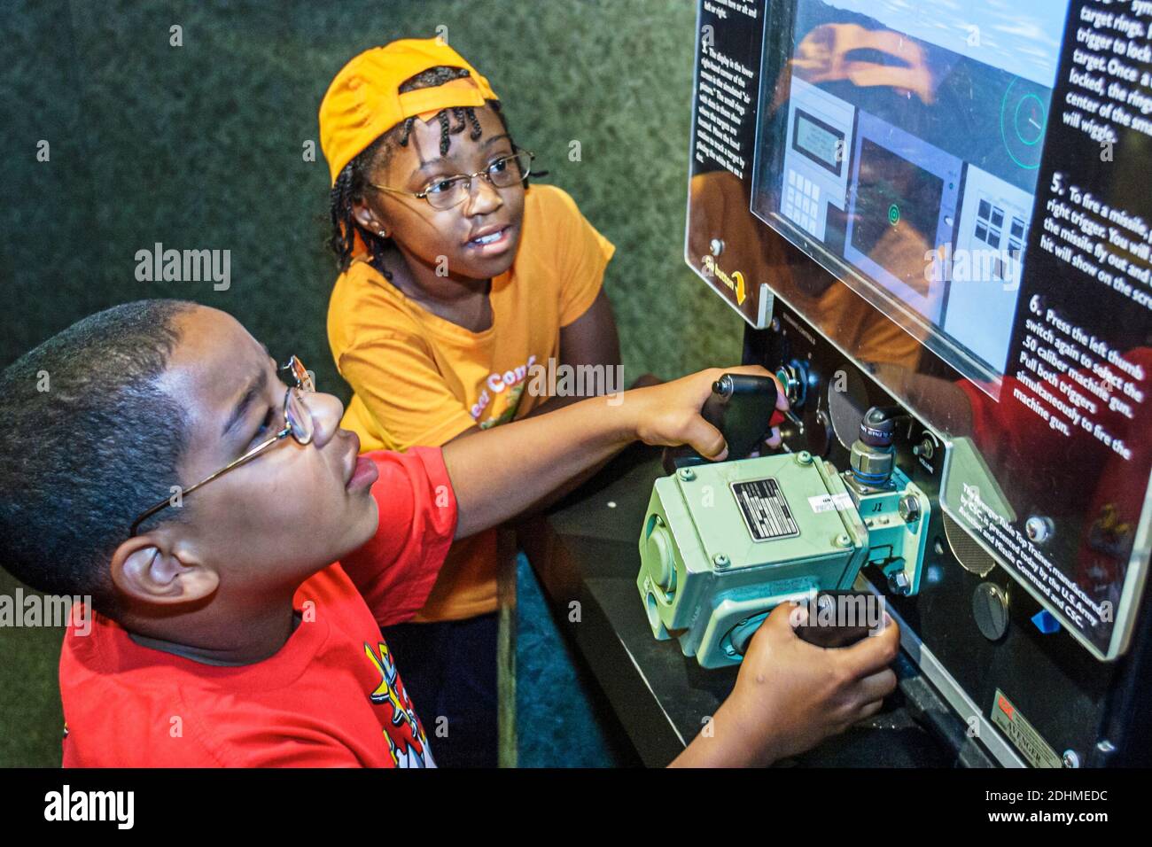 Huntsville, Alabama, États-UnisCentre Space & Rocket, simulateur de navette, exposition pratique pour les élèves de garçons filles noires, Banque D'Images