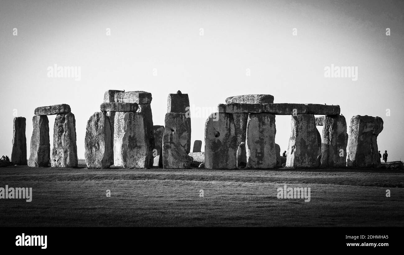 Célèbre Stonehenge en Angleterre en noir et blanc Banque D'Images