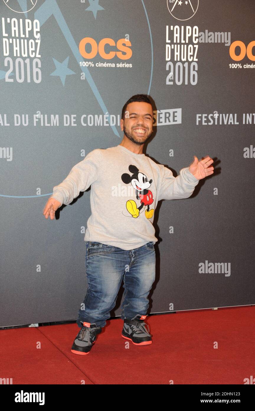 Anouar Toubali posant pour la première de 'Pattaya' lors du 19e Festival de comédie de l'Alpe d'Huez, à l'Alpe d'Huez, France, le 14 janvier 2016. Photo de Mireille Ampilhac/ABACAPRESS.COM Banque D'Images